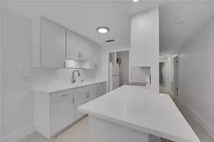 808 SW 12th Ct, Fort Lauderdale, FL 33315 - Photo 8