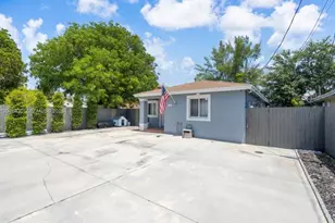 751 NW 70th St, Miami, FL 33150 - Photo 4