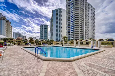 20191 E Country Club Dr #802, Aventura, FL 33180 - Photo 32