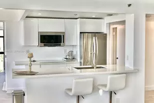 2555 Collins Ave, Miami Beach, FL 33140 - Photo 4