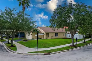 1356 Presidio Dr, Weston, FL 33327 - Photo 2