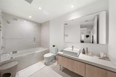 1100 Biscayne Blvd #5004, Miami, FL 33132 - Photo 20