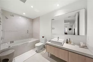 1100 Biscayne Blvd, Miami, FL 33132 - Photo 20