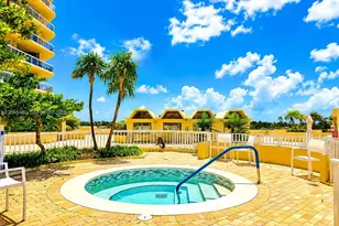 20191 E Country Club Dr, Aventura, FL 33180 - Photo 32