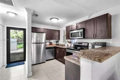 930 NE 132nd St, North Miami, FL 33161 - Photo 8