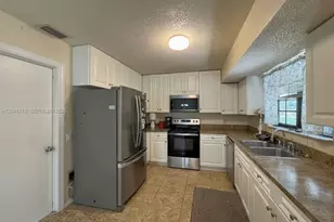 4005 E Sunflower Cir, Labelle, FL 33935 - Photo 6