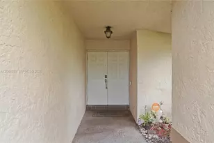 10623 NW 7th Pl, Coral Springs, FL 33071 - Photo 4