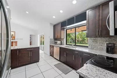 10623 NW 7th Pl, Coral Springs, FL 33071 - Photo 12