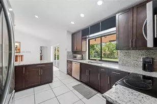 10623 NW 7th Pl, Coral Springs, FL 33071 - Photo 12