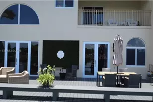 783 NE 195th St, Miami, FL 33179 - Photo 16