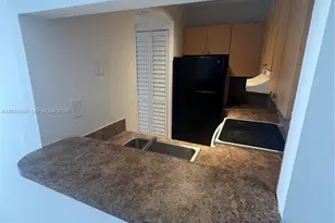8145 NW 7th St, Miami, FL 33126 - Photo 12