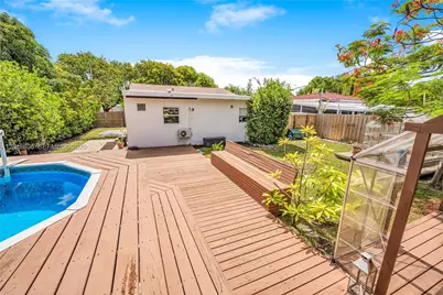 250 NW 40th Ave, Miami, FL 33126 - Photo 10
