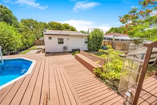 250 NW 40th Ave, Miami, FL 33126 - Photo 10
