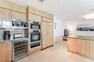 50 South Pointe Dr, Miami Beach, FL 33139 - Photo 24