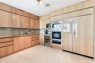 50 South Pointe Dr, Miami Beach, FL 33139 - Photo 20