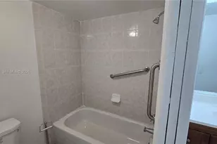 8401 SW 107th Ave, Miami, FL 33173 - Photo 8
