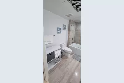 1300 Brickell Bay Dr #1701, Miami, FL 33131 - Photo 18