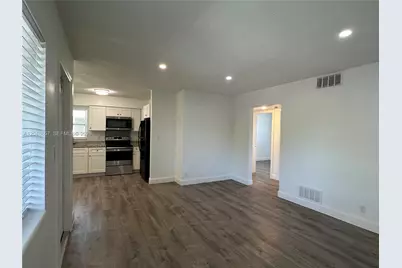 2401 NW 9th Ave #3, Wilton Manors, FL 33311 - Photo 2