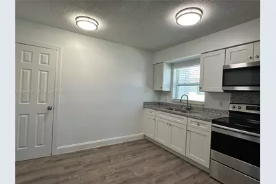 2401 NW 9th Ave #3, Wilton Manors, FL 33311 - Photo 4