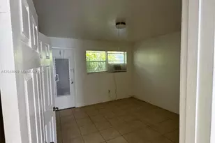 16001 NE 18th Pl, North Miami Beach, FL 33162 - Photo 10