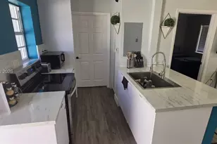 1085 NE 126th St, North Miami, FL 33161 - Photo 6