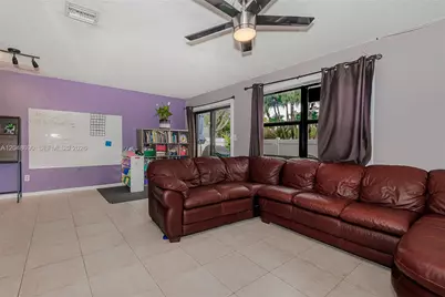 11733 NW 11th St, Pembroke Pines, FL 33026 - Photo 12