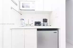 5445 Collins Ave, Miami Beach, FL 33140 - Photo 16