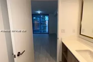 77 SE 5th St, Miami, FL 33131 - Photo 14