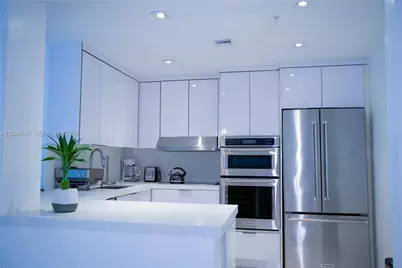 5601 Collins Ave #1614, Miami Beach, FL 33140 - Photo 4