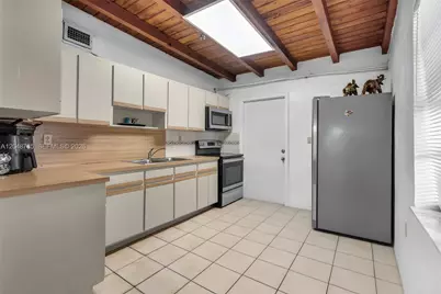 6084 E 7th Ave, Hialeah, FL 33013 - Photo 6