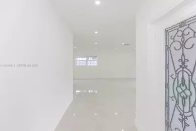913 NE 2nd St, Hallandale Beach, FL 33009 - Photo 4