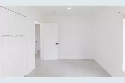 913 NE 2nd St, Hallandale Beach, FL 33009 - Photo 28