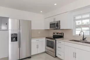 913 NE 2nd St, Hallandale Beach, FL 33009 - Photo 14