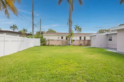 913 NE 2nd St, Hallandale Beach, FL 33009 - Photo 32