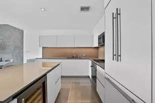 68 SE 6th St, Miami, FL 33131 - Photo 20