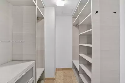 68 SE 6th St #3710, Miami, FL 33131 - Photo 6