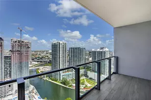 68 SE 6th St, Miami, FL 33131 - Photo 14