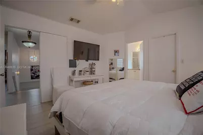 19702 NW 84th Pl, Hialeah, FL 33015 - Photo 20