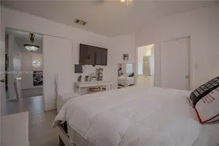 19702 NW 84th Pl, Hialeah, FL 33015 - Photo 20