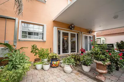 19702 NW 84th Pl, Hialeah, FL 33015 - Photo 10