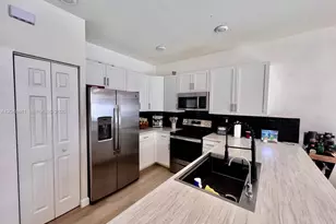 10939 W 32nd Ln, Hialeah, FL 33018 - Photo 4