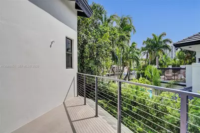 113 Holiday Dr, Hallandale Beach, FL 33009 - Photo 42