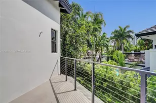 113 Holiday Dr, Hallandale Beach, FL 33009 - Photo 42