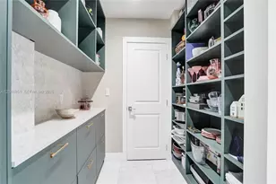 113 Holiday Dr, Hallandale Beach, FL 33009 - Photo 24
