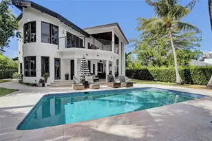 113 Holiday Dr, Hallandale Beach, FL 33009 - Photo 2