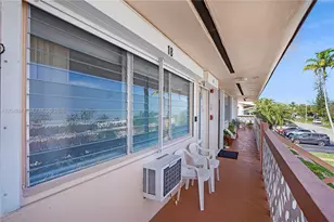 820 SW 11th Ave, Hallandale Beach, FL 33009 - Photo 14