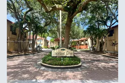 10211 SW 77th Ct, Miami, FL 33156 - Photo 2