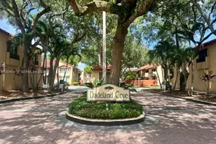 10211 SW 77th Ct, Miami, FL 33156 - Photo 2