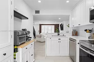10211 SW 77th Ct, Miami, FL 33156 - Photo 14