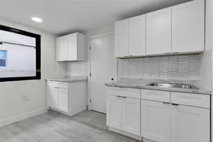 725 SW 1st Ave, Homestead, FL 33030 - Photo 6